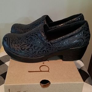 BOC Born Concepts Nadiyya Navy Tooled,  size 11